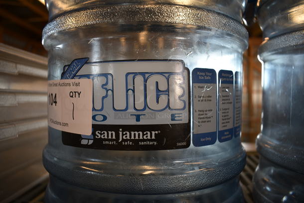 San Jamar SafTice Blue Poly Ice Bucket. 11x10x18 - Image 3 of 3