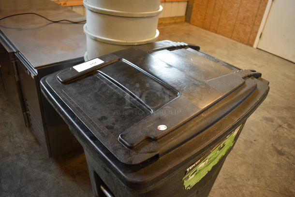 Black Poly Trash Can w/ Lid. 24x30x41 - Image 3 of 6