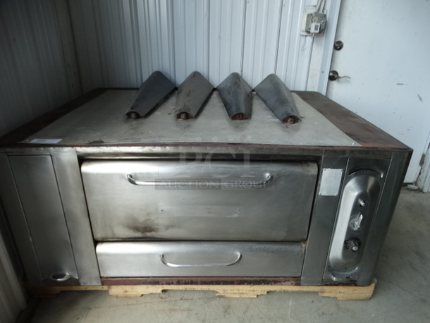WOW! Blodgett Model 1000 Metal Commercial Gas Powered Single Deck Pizza Oven w/ Stones. Comes w/ 4 Legs! 60,000 BTU. 60x48x25. Legs 27.5