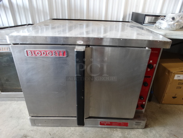 FANTASTIC! Blodgett Mark V Stainless Steel Commercial Electric Powered Full Size Convection Oven w/ Solid Doors and Metal Oven Racks. 38x40x29
