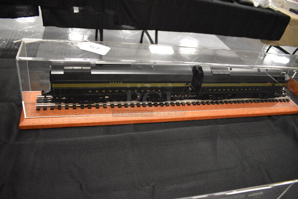 IN DISPLAY CASE! Weaver Pennsylvania Model Train. 32x5x7 - Image 2 of 8
