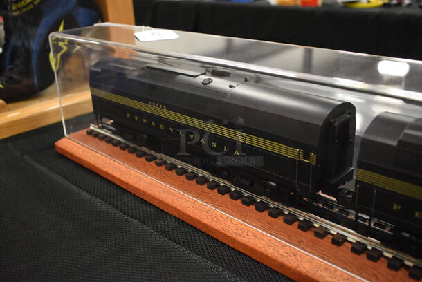 IN DISPLAY CASE! Weaver Pennsylvania Model Train. 32x5x7 - Image 6 of 8