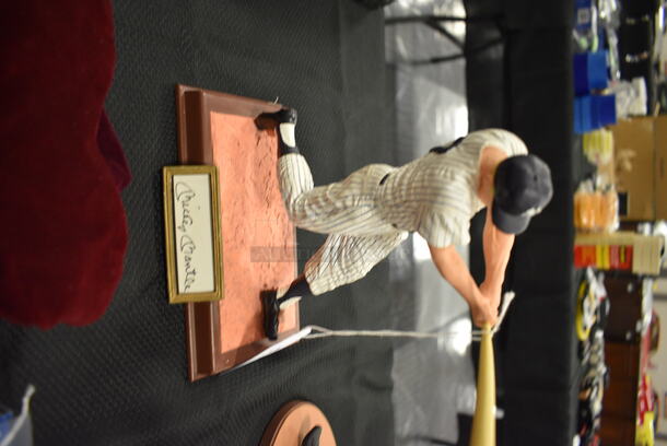 LIMITED EDITION! Mickey Mantle NY Yankees Hand Signed Cold Cast Figurine! 642/975. - Image 1 of 5