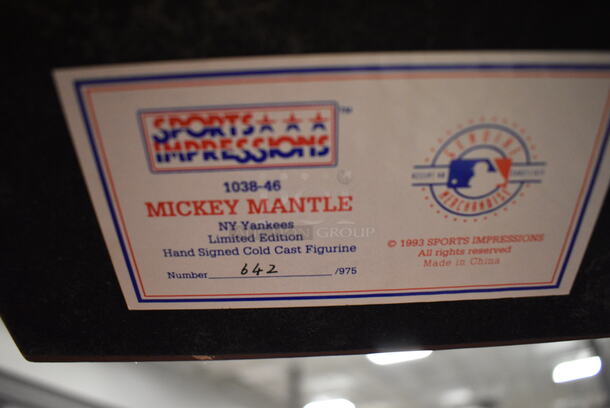 LIMITED EDITION! Mickey Mantle NY Yankees Hand Signed Cold Cast Figurine! 642/975. - Image 5 of 5