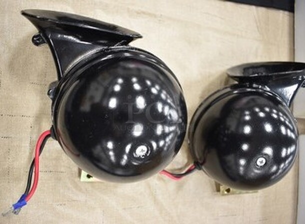 NEVER USED! Rolls Royce Windtone Horns - Image 1 of 5