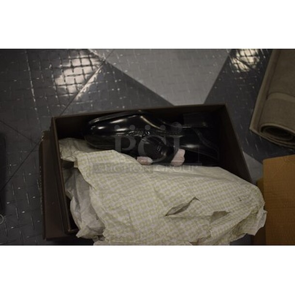 2 BRAND NEW IN BOX! Florsheim Brand Men's Leather Shoes. Size 9. 2x Your Bid! - Image 3 of 8