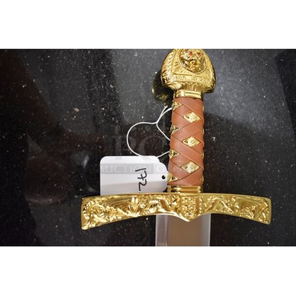 COOL! Sword of Richard the Lionheart With Stainless Steel Blade And Etchings! 40x1x7 - Image 8 of 10