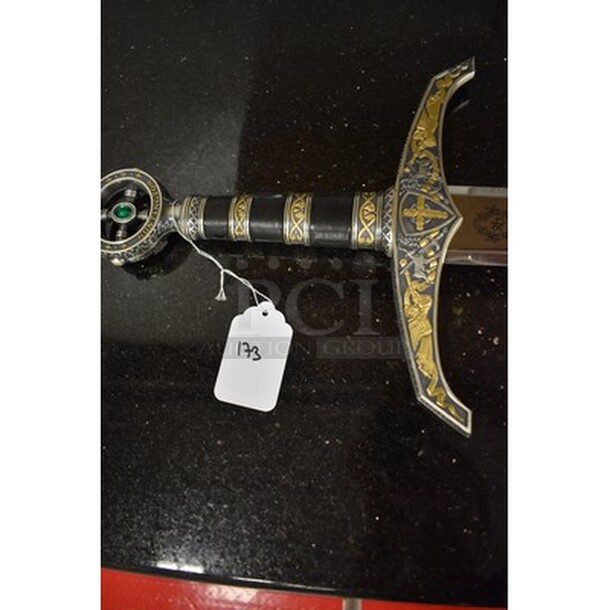 AMAZING! Robin Hood Sword. Sword of Robin of Locksley. Luxury Collectible Medieval Sword of the King of Thieves. Silver and 24K Gold Plated, Genuine Leather, Green Stone. 47x1x9. - Image 3 of 10