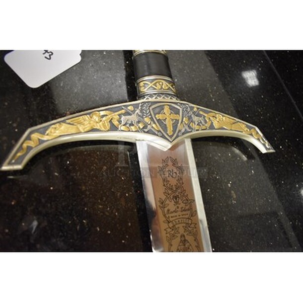 AMAZING! Robin Hood Sword. Sword of Robin of Locksley. Luxury Collectible Medieval Sword of the King of Thieves. Silver and 24K Gold Plated, Genuine Leather, Green Stone. 47x1x9. - Image 6 of 10