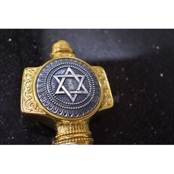 BEAUTIFUL! King Solomon Sword Gold by Marto Model 586. Judaic Symbols: Star of David , Lions of Judea and the Ark of the Covenant. Stainless Steel Blade with Judaic Etchings, 24K Gold Medallions. Ancient Judaic Sword. 47x1x10 - Image 6 of 11