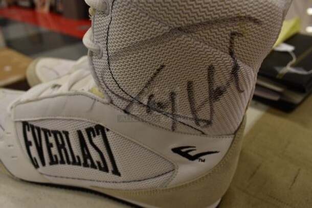 Everlast Boxing Shoes Signed by Larry Holmes! - Image 5 of 6