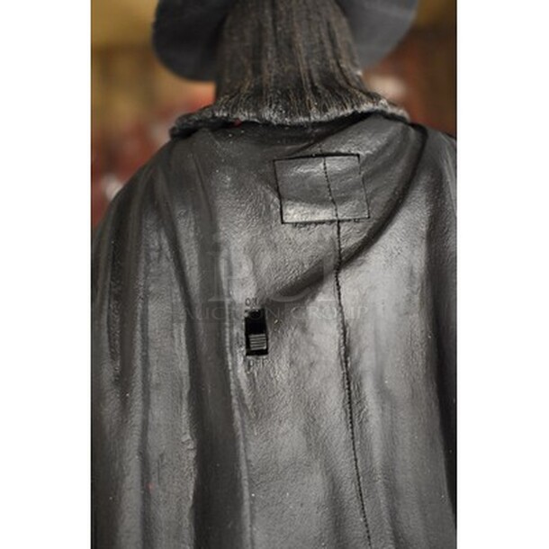 V For Vendetta Action Figure With Original Box! 8x1x12. Tested and Working! - Image 9 of 9