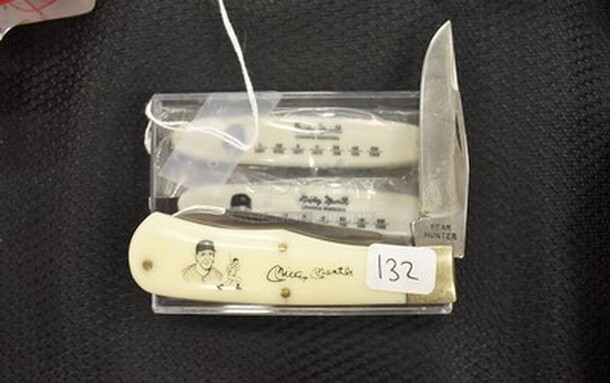 ALL IN ONE MONEY! Lot of 4 Mickey Mantle Collectible Bear Hunter Solingen Stainless 440 Pocket Knives! - Image 1 of 3