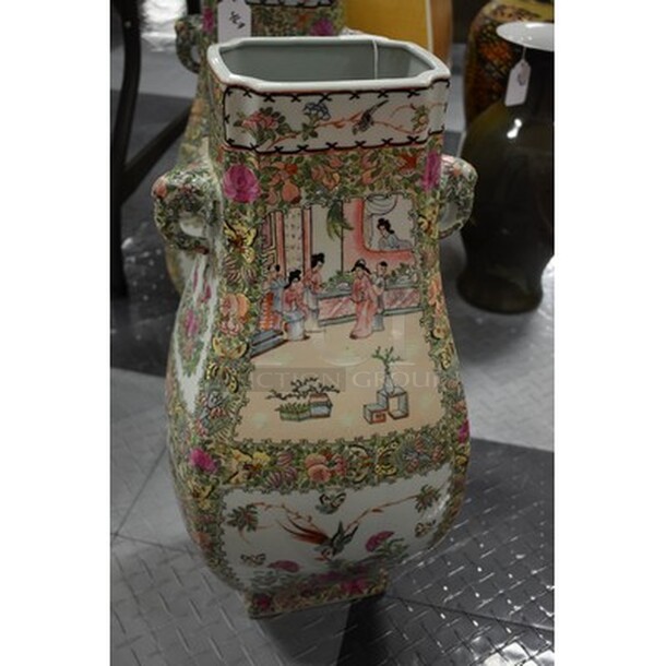 BEAUTIFUL! Decorative Vase. 12x12x24 - Image 5 of 5