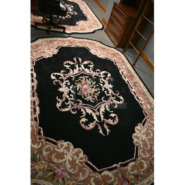 BEAUTIFUL! Decorative Rug! 11'x8' - Image 2 of 4