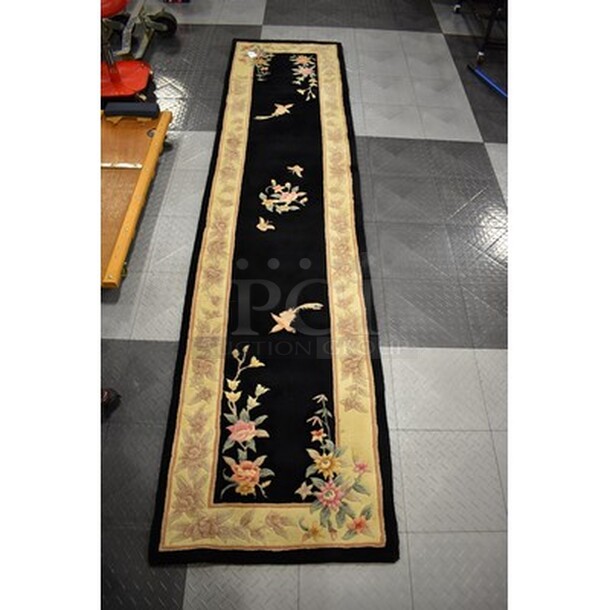 BEAUTIFUL! Decorative Rug! 113x1x27