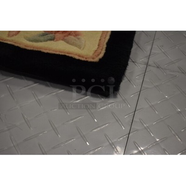 BEAUTIFUL! Decorative Rug! 113x1x27 - Image 5 of 5