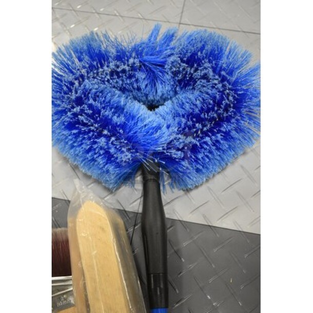 ALL IN ONE MONEY! Includes Brushes, Heavy Duty Switches, and Duster - Image 4 of 5