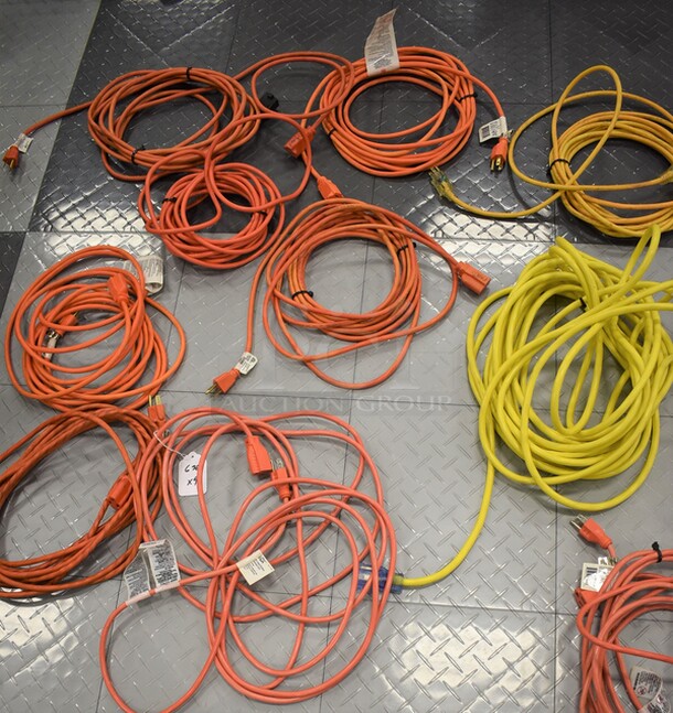 9 Various Indoor/Outdoor Extension Cords! 9x Your Bid!