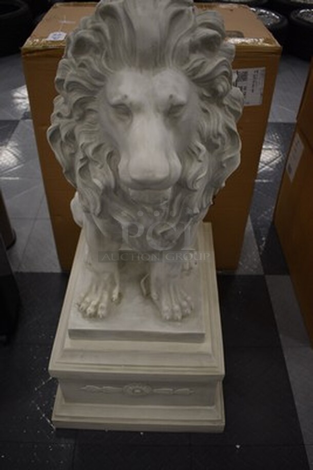 NEW IN BOX! Design Toscano Lion Statue on Base With Original Box. 18x24x40.