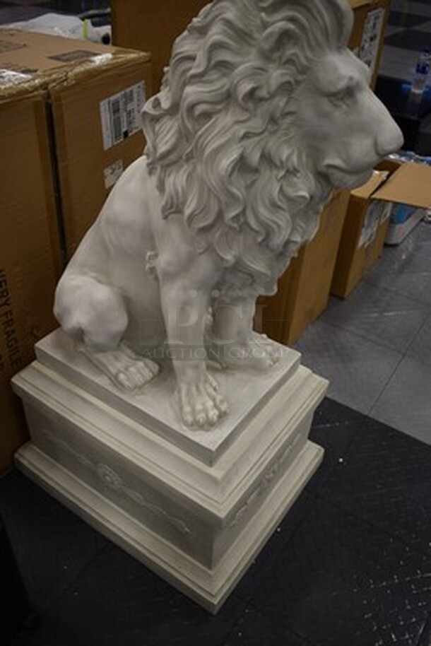 NEW IN BOX! Design Toscano Lion Statue on Base With Original Box. 18x24x40. - Image 3 of 7