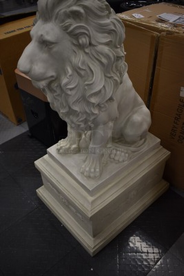NEW IN BOX! Design Toscano Lion Statue on Base With Original Box. 18x24x40. - Image 5 of 7