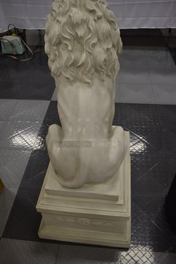 NEW IN BOX! Design Toscano Lion Statue on Base With Original Box. 18x24x40. - Image 6 of 7