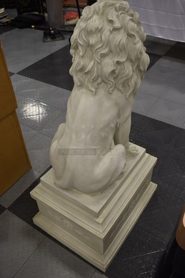 NEW IN BOX! Design Toscano Lion Statue on Base With Original Box. 18x24x40. - Image 7 of 7