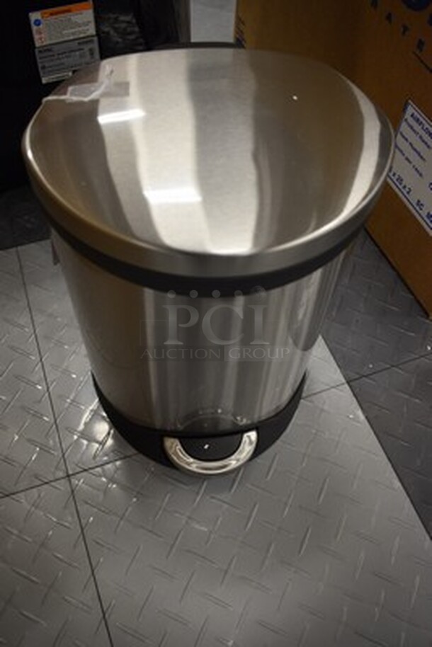 Metal Trash Can with Basket. 9x9x12 - Image 2 of 3
