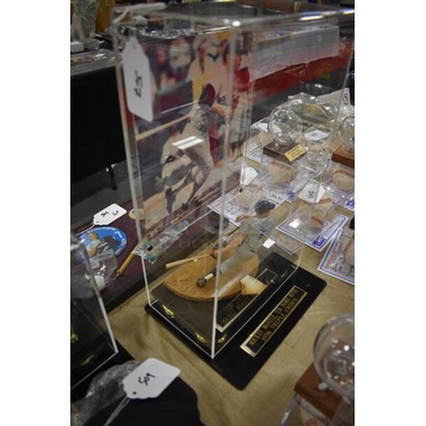 AWESOME! Mickey Mantle 1956 Triple Crown Figurine and Trading Card - Image 3 of 5