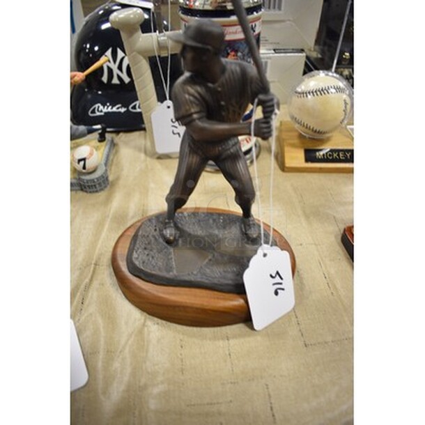 Hartland Collectibles, LLC Metal Mickey Mantle Figurine. 94/250