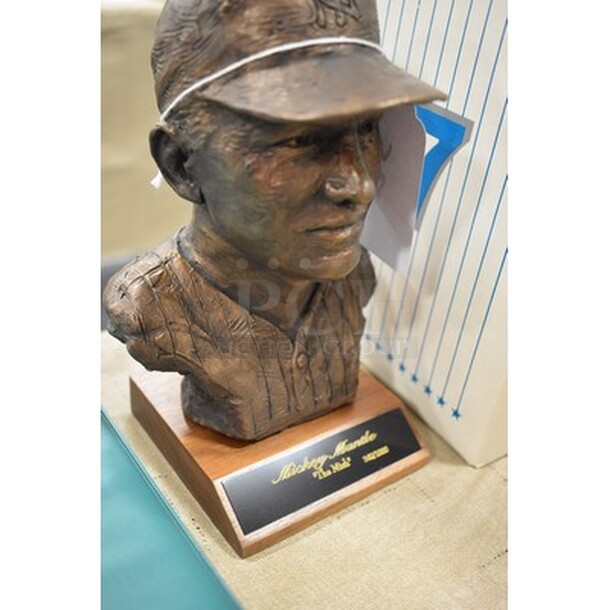 ONE OF A KIND! Quality Collectibles, Inc Brass Colored Mickey Mantle Head. 342/1000.  - Image 2 of 5