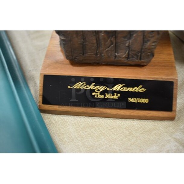 ONE OF A KIND! Quality Collectibles, Inc Brass Colored Mickey Mantle Head. 342/1000.  - Image 4 of 5