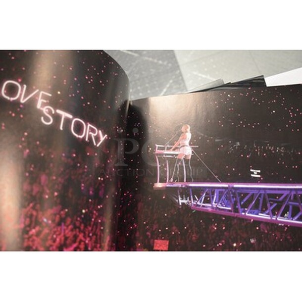 Lot Of Taylor Swift The 1989 World Tour Booklets - Image 2 of 3