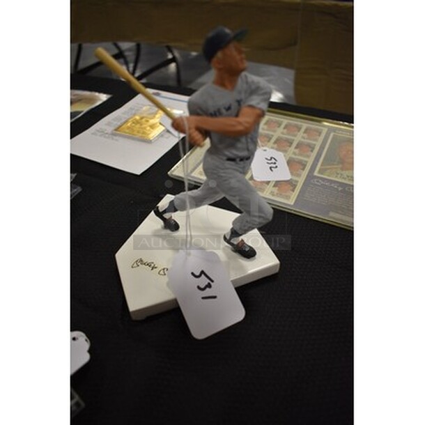 Salvino Mickey Mantle Figurine. 835/2000 - Image 2 of 5