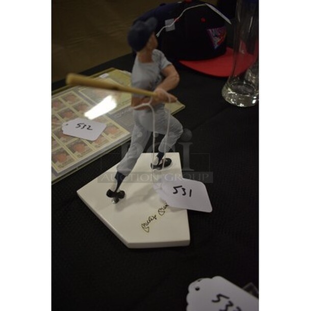 Salvino Mickey Mantle Figurine. 835/2000 - Image 3 of 5