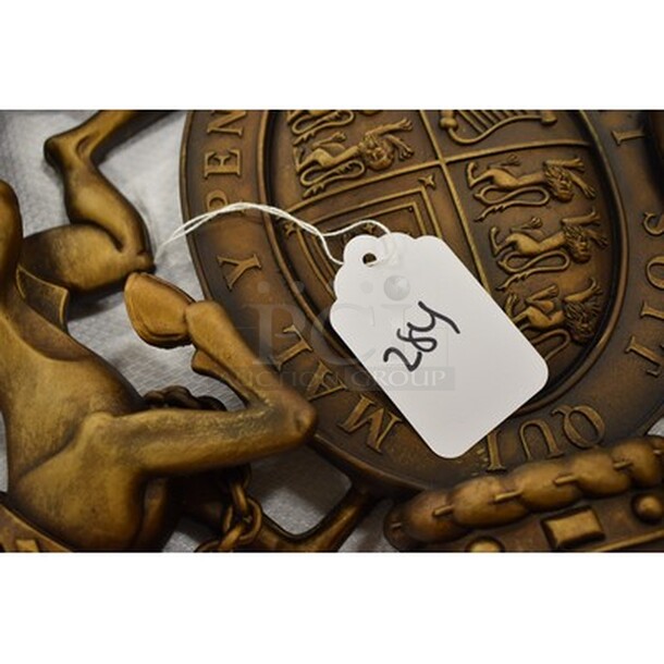 BEAUTIFUL! Brass Colored Royal Coat of Arms With Dieu Et Mon Droit Wall Decor. 17x18x4 - Image 3 of 3