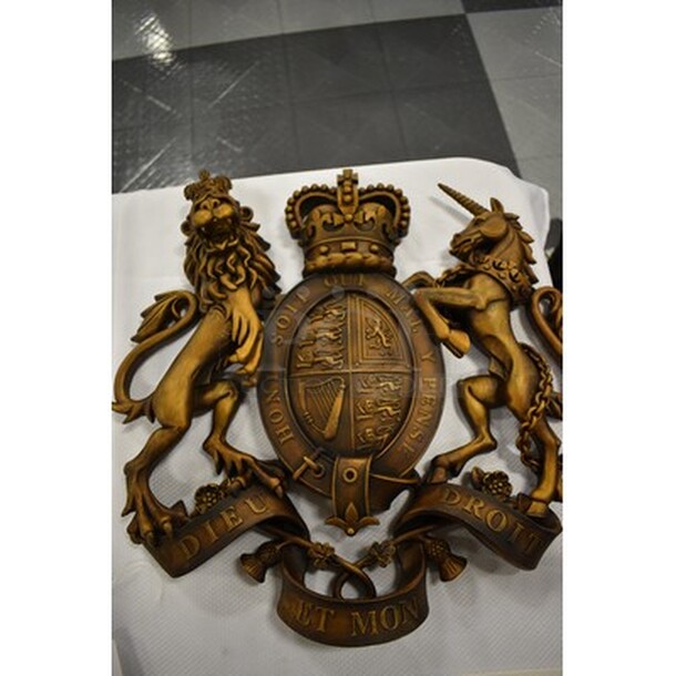 BEAUTIFUL! Brass Colored Royal Coat of Arms With Dieu Et Mon Droit Wall Decor. 17x18x4 - Image 2 of 3