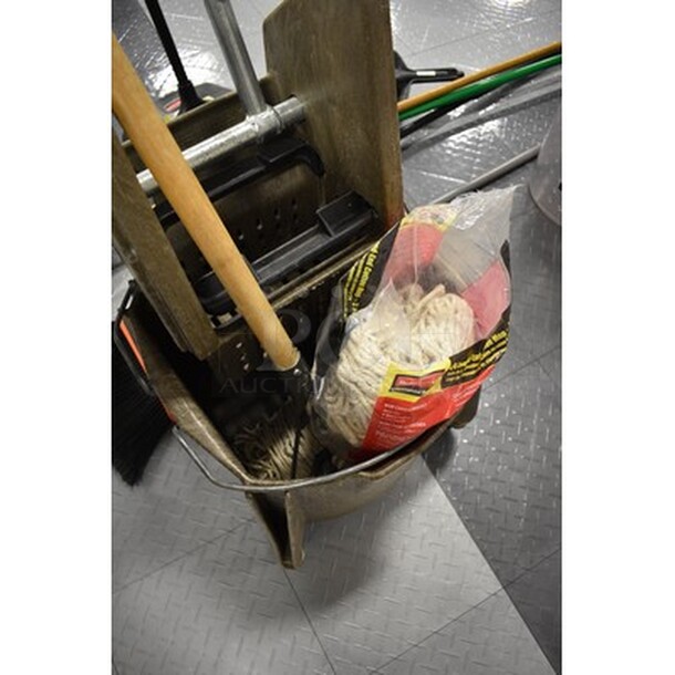 ALL IN ONE MONEY! Includes Mop and Bucket - Image 3 of 5