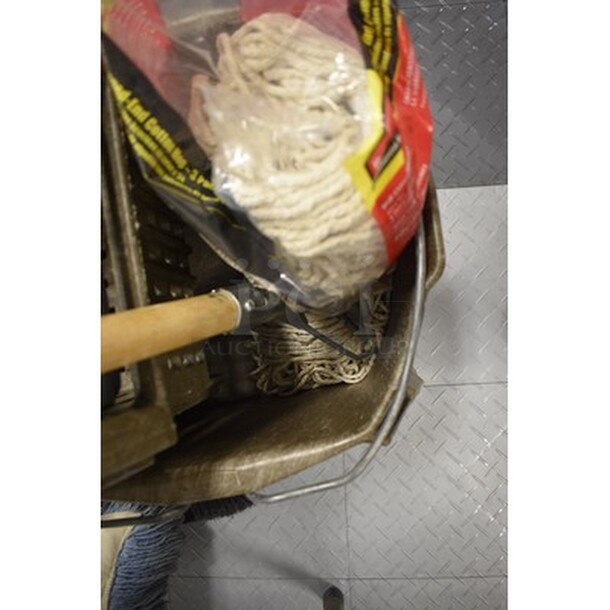 ALL IN ONE MONEY! Includes Mop and Bucket - Image 4 of 5