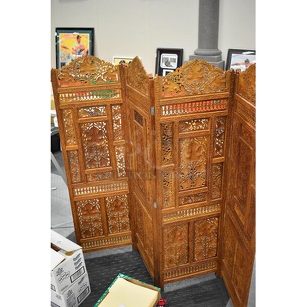 STUNNING! Wooden Changing Screen. 45x14x49 - Image 1 of 4