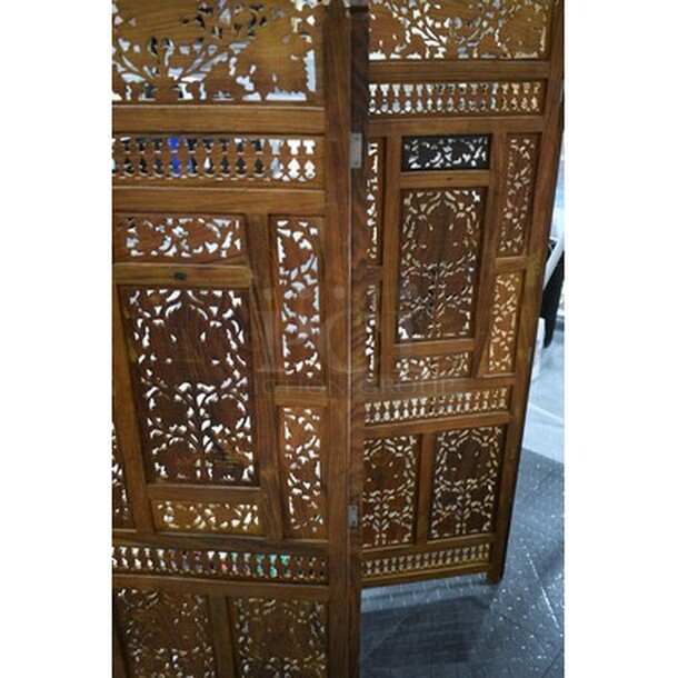STUNNING! Wooden Changing Screen. 45x14x49 - Image 4 of 4