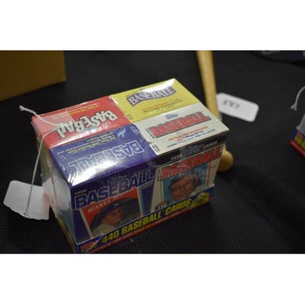 NEW IN BOX! Topps 1996 Baseball Trading Cards - Image 3 of 7