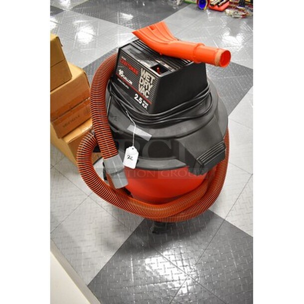 Craftsman Model 11317980 16 Gallon Wet Dry Vac! 120V, 60Hz.  - Image 2 of 8