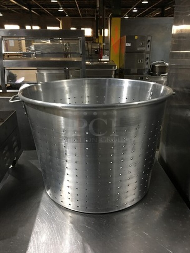 WOW! NEW! Aluminum Commercial Draining Pot! With Handles! 3 X Your Bid!
