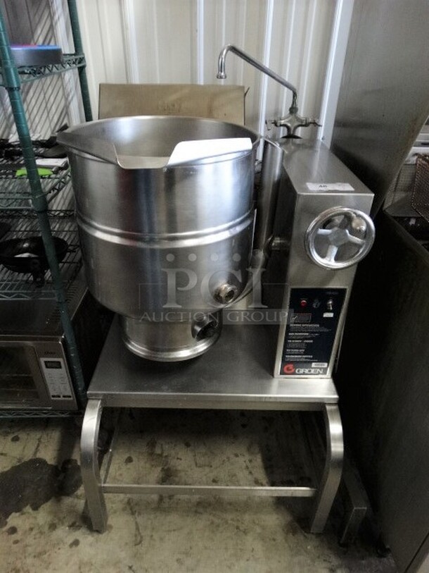 GORGEOUS! Groen Model TDHC-40 Stainless Steel Commercial Natural Gas Powered 40 Quart Tilting Kettle on Stand. 52,000 BTU. 31x38x50. Unit Was Pulled From Working Environment!