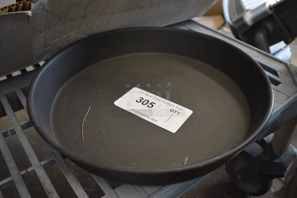 Metal Round Baking Pan. 12.5x12.5x2