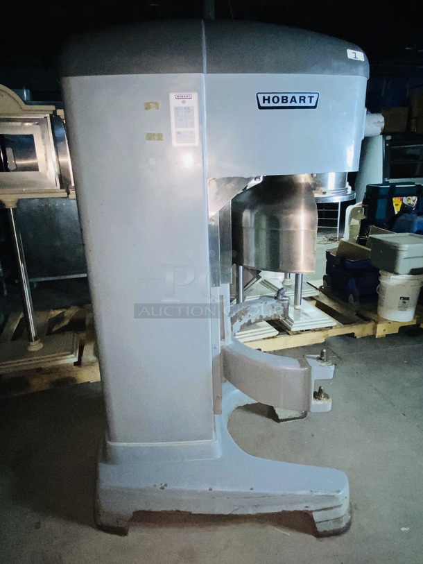 BEAUTIFUL! Hobart HL600 Legacy 60 Quart Mixer with power bowl assist. 200-240V 50/60Hz 18.0 (1 Phase) Amps 10.0 (3 Phase) Amps. FEATURES: ■ Heavy-Duty 2.7 H.P. Motor ■ Gear Transmission ■ Four Fixed Speeds Plus Stir Speed ■ Shift-on-the-FlyTM Controls ■ Patented soft start Agitation Technology ■ 20-Minute SmartTimerTM ■ Automatic Time Recall ■ Large, Easy-To-Reach Controls ■ Single Point Bowl Installation ■ Power Bowl Lift ■ #12 Taper Attachment Hub ■ Open Base ■ Stainless Steel Bowl Guard ■ Metallic Gray Hybrid Powder Coat Finish  **Bowl, Bowl Truck and, Hook Are Not Included - Featured in separate lots** - Image 4 of 9