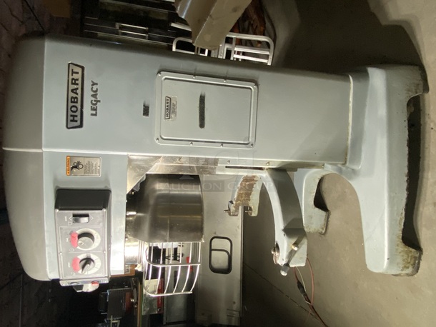 BEAUTIFUL! Hobart HL600 Legacy 60 Quart Mixer with power bowl assist. 200-240V 50/60Hz 18.0 (1 Phase) Amps 10.0 (3 Phase) Amps. FEATURES: ■ Heavy-Duty 2.7 H.P. Motor ■ Gear Transmission ■ Four Fixed Speeds Plus Stir Speed ■ Shift-on-the-FlyTM Controls ■ Patented soft start Agitation Technology ■ 20-Minute SmartTimerTM ■ Automatic Time Recall ■ Large, Easy-To-Reach Controls ■ Single Point Bowl Installation ■ Power Bowl Lift ■ #12 Taper Attachment Hub ■ Open Base ■ Stainless Steel Bowl Guard ■ Metallic Gray Hybrid Powder Coat Finish  **Bowl, Bowl Truck and, Hook Are Not Included - Featured in separate lots** - Image 7 of 9