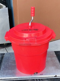 LIKE NEW!! Chef Master 5gallon Salad Spinner/Dryer with Break.